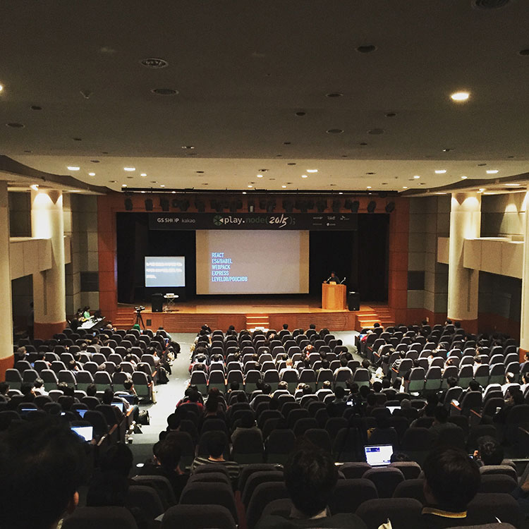 play.node 컨퍼런스 중