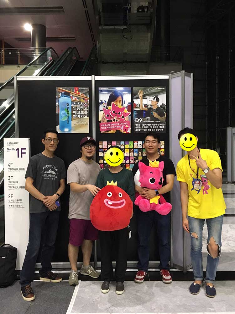 PyCon 전날 부스를 꾸미고 나서