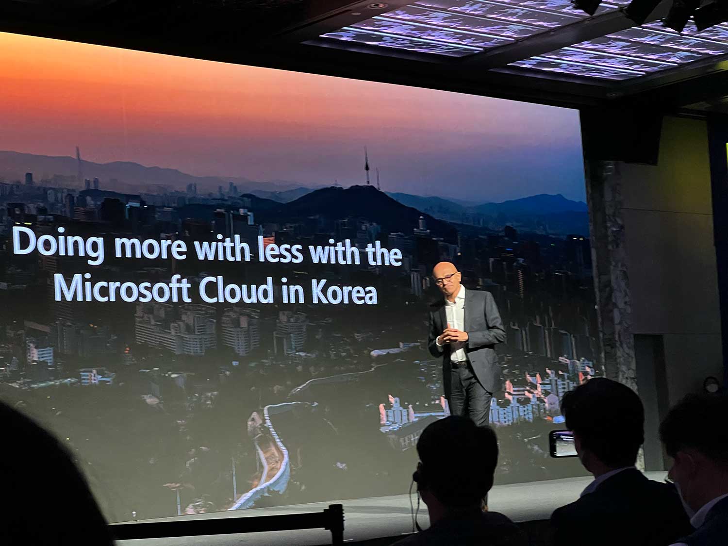 키노트의 Satya Nadella